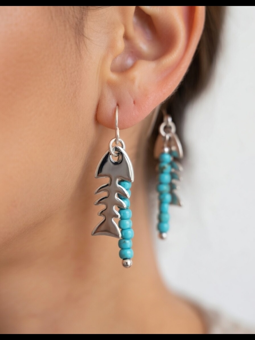 Dangle earrings with glass beads and a herringbone design.